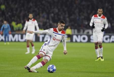 裁判专家：孔德有踩踏行为，莱万进球被取消判罚正确