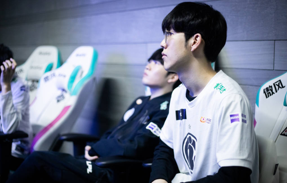 也正暗流涌 也正暗流涌